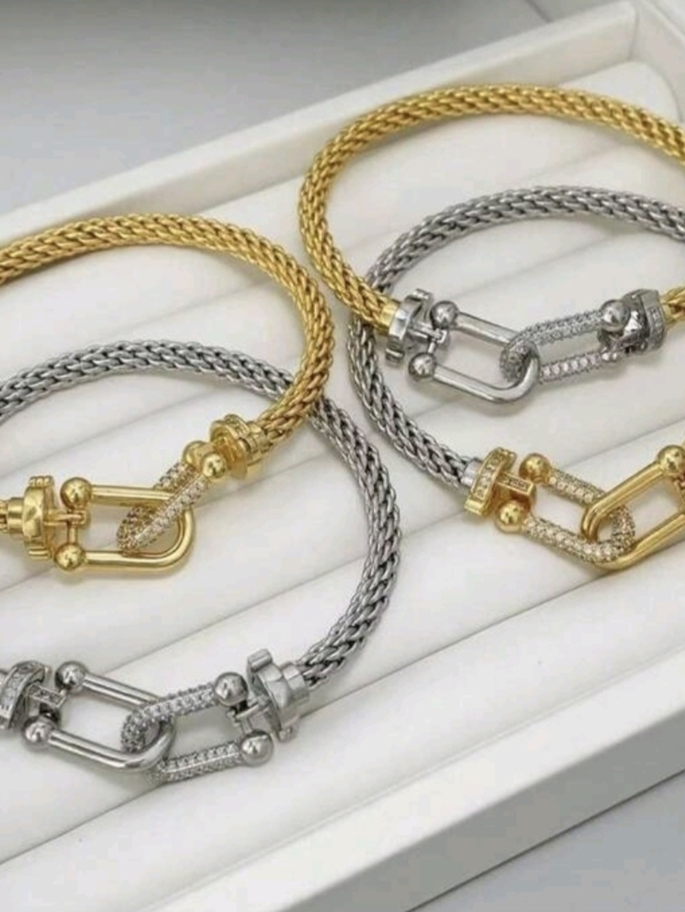 💛💛NEW💛💛 BEAUTIFUL!! CZ Pave Interlocking Buckle Bangle Bracelet In GOLD - Picture 3 of 15